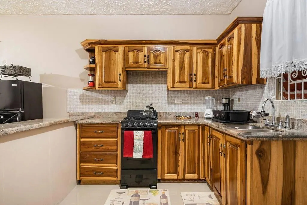Fully Ac 2Br, 5 Mins From Ian Fleming Int Airport Villa Boscobel Jamaica